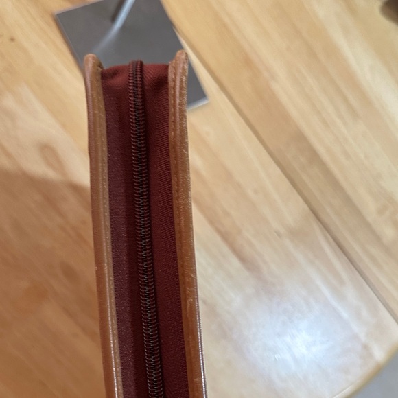 Tous NWT File Folder Black and White Artistic File Folder with Brown Trim - Picture 3 of 10